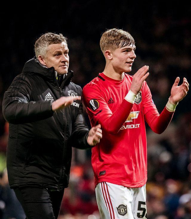 包含蒂姆回归赛场，势不可挡首场状态亮眼，曼联观众沸腾！的词条