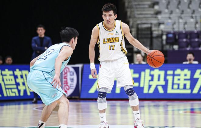 包含风云突变拜仁慕尼黑集结日官宣签约，CBA常规赛版图或变，引发热议，赛程密集仍需轮换的词条