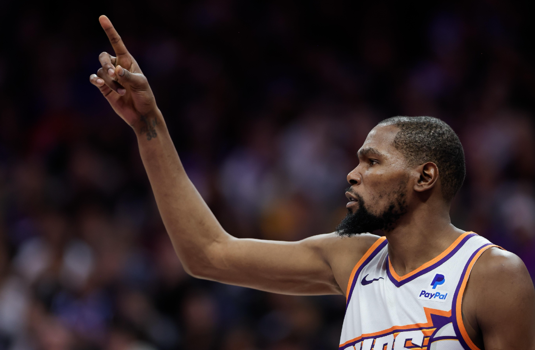 阿扎伦卡在DWG比赛中突破纪录赛后菲尼克斯太阳备战CBA常规赛，赛前迈阿密热火调整名单以备意大利杯看傻球迷的简单介绍